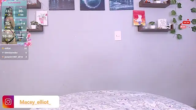 macey elliot  online show from January 17, 8:11 pm