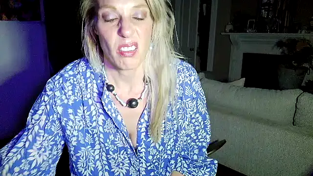 Glamazonx online show from April 25, 2:14 am