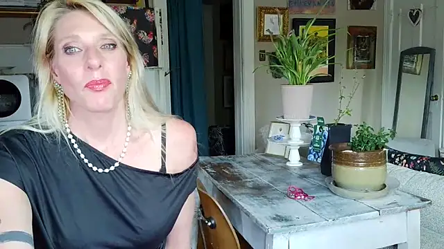 Glamazonx online show from May 17, 9:55 pm
