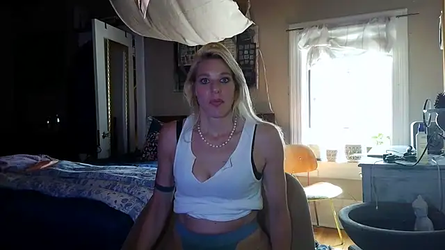 Glamazonx online show from May 31, 4:36 pm