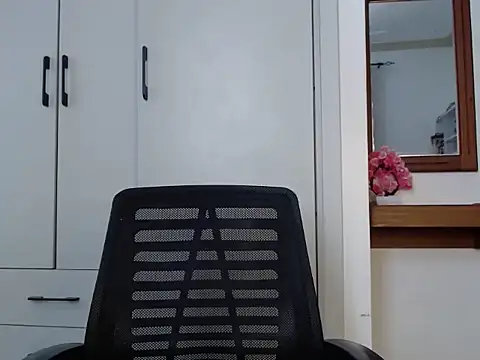 Snapshot of queencydoll chatting on February 23, 6:44 am queencydoll online show from February 23, 6:44 am