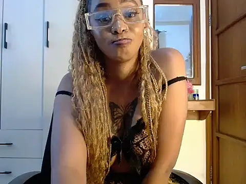 Snapshot of queencydoll chatting on June 3, 2:33 pm queencydoll online show from June 3, 2:33 pm