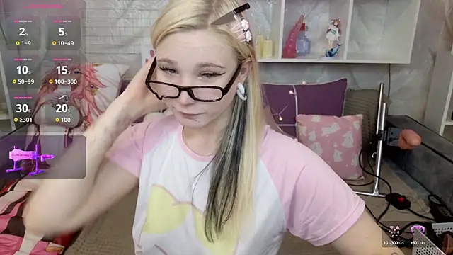 Snapshot of MeowkaKitty chatting on September 30, 1:32 am MeowkaKitty online show from September 30, 1:32 am