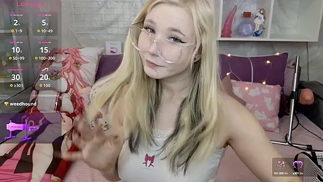 Snapshot of MeowkaKitty chatting on October 7, 1:36 am MeowkaKitty online show from October 7, 1:36 am