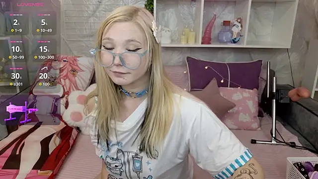 Snapshot of MeowkaKitty chatting on October 15, 1:39 am MeowkaKitty online show from October 15, 1:39 am