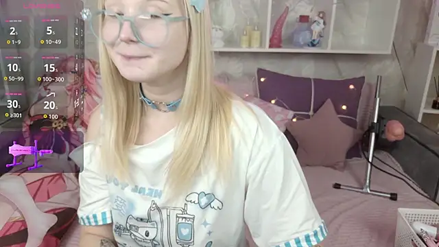 Snapshot of MeowkaKitty chatting on November 3, 2:13 am MeowkaKitty online show from November 3, 2:13 am