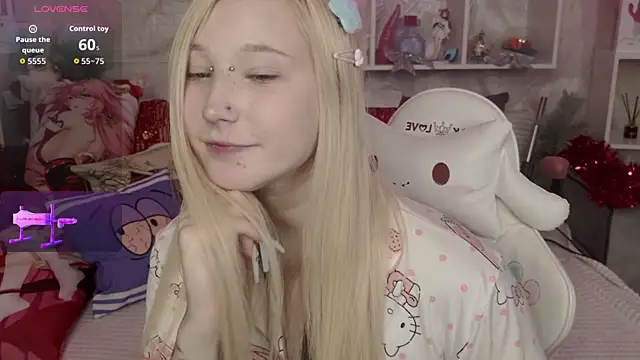 Snapshot of MeowkaKitty chatting on December 20, 1:45 am MeowkaKitty online show from December 20, 1:45 am