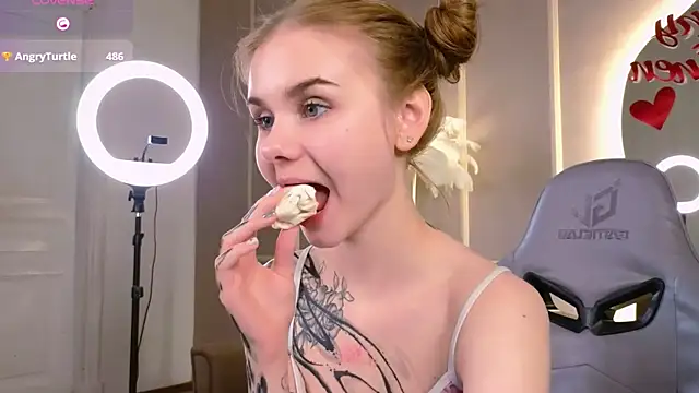 Britney Lynch online show from February 16, 3:37 am