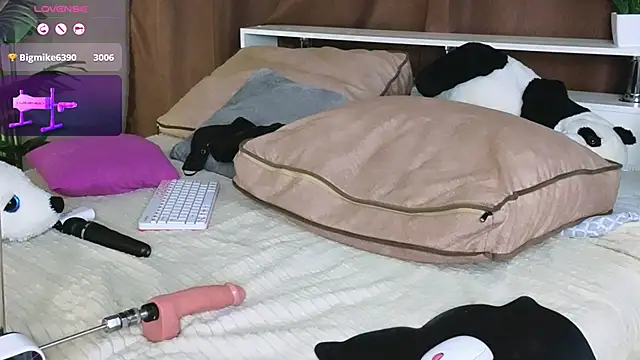 Britney Lynch online show from February 27, 3:25 am