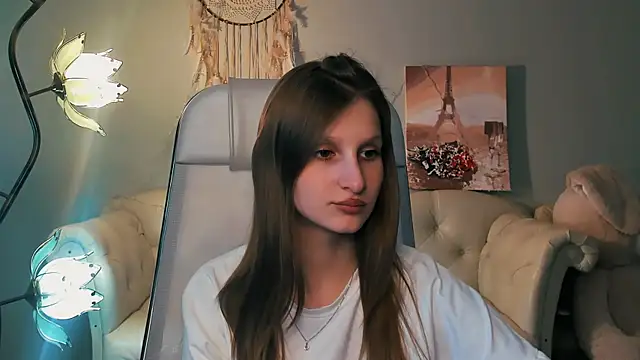 Snapshot of EllaHorton chatting on March 18, 12:47 pm EllaHorton online show from March 18, 12:47 pm