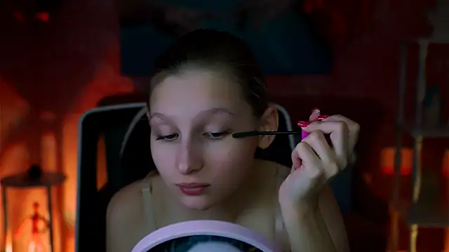 Snapshot of EllaHorton chatting on March 23, 5:43 am EllaHorton online show from March 23, 5:43 am