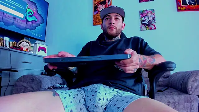 Snapshot of Drako_Lamar chatting on November 16, 6:35 pm Drako Lamar online show from November 16, 6:35 pm