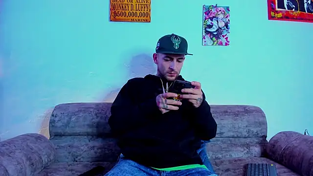 Snapshot of Drako_Lamar chatting on December 2, 1:05 pm Drako Lamar online show from December 2, 1:05 pm