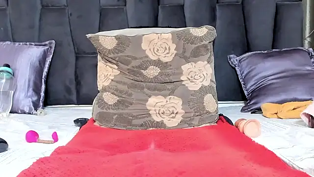 hot milkbitch online show from March 14, 3:25 pm