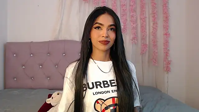 Snapshot of Alleanys_Cristal chatting on January 18, 3:31 am Alleanys Cristal online show from January 18, 3:31 am