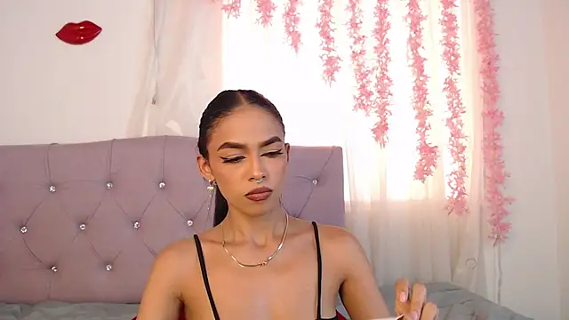 Snapshot of Alleanys_Cristal chatting on February 4, 8:38 pm Alleanys Cristal online show from February 4, 8:38 pm