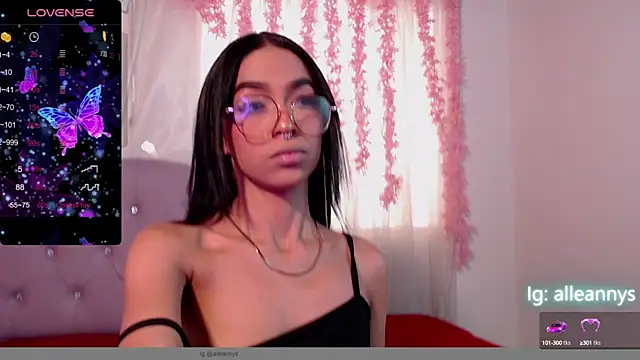 Snapshot of Alleanys_Cristal chatting on February 20, 2:13 pm Alleanys Cristal online show from February 20, 2:13 pm