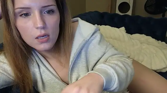 Snapshot of sexylilly69 chatting on April 6, 4:21 am sexylilly69 online show from April 6, 4:21 am
