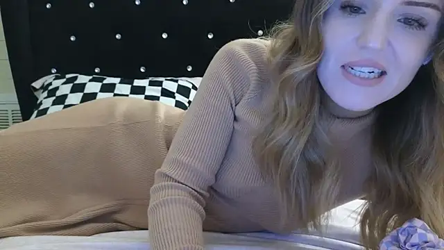 Snapshot of sexylilly69 chatting on May 3, 3:12 am sexylilly69 online show from May 3, 3:12 am