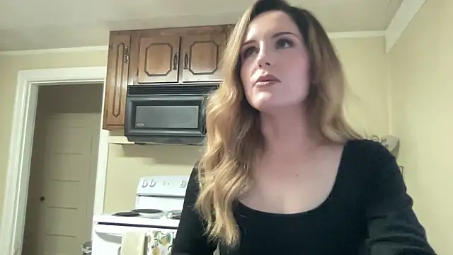 Snapshot of sexylilly69 chatting on June 5, 12:39 am sexylilly69 online show from June 5, 12:39 am