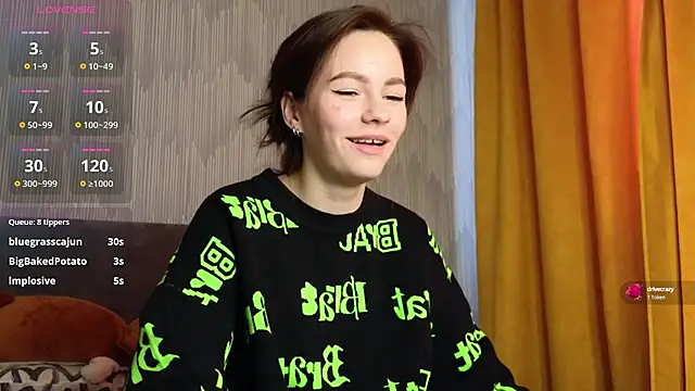 girl with snaketatto0 online show from January 23, 7:22 am