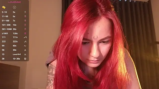 Snapshot of girl_with_snaketatto0 chatting on February 16, 2:29 am girl with snaketatto0 online show from February 16, 2:29 am