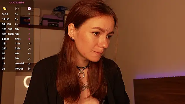 Snapshot of girl_with_snaketatto0 chatting on May 12, 2:30 am girl with snaketatto0 online show from May 12, 2:30 am