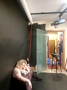 Curvy Lucy online show from January 2, 2:13 pm