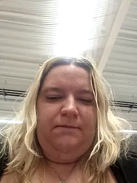 Curvy Lucy online show from January 6, 9:08 am