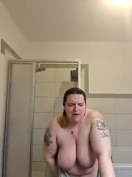 Curvy Lucy online show from January 25, 4:35 pm