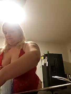 Curvy Lucy online show from January 29, 8:04 pm