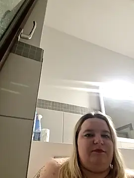 Curvy Lucy online show from February 9, 8:02 pm