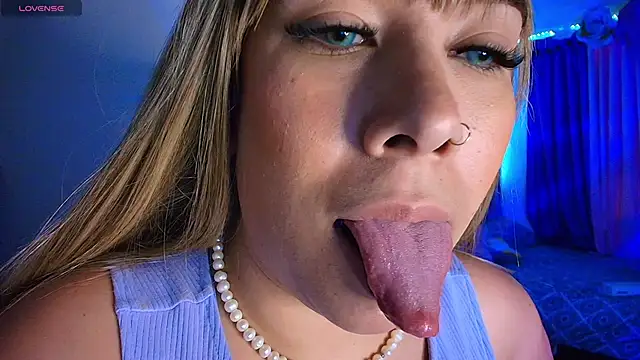 leahtemptation3 online show from March 15, 8:37 am