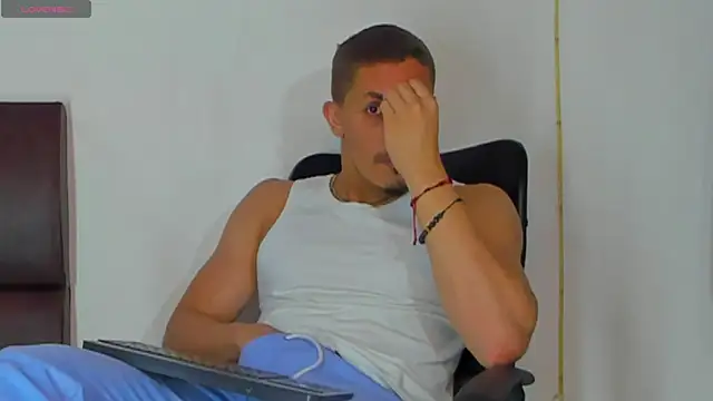 MikeRoss7777 online show from October 12, 9:36 pm