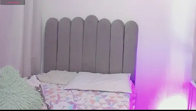 Snapshot of andrea_osorio_ chatting on October 13, 11:43 am andrea osorio  online show from October 13, 11:43 am