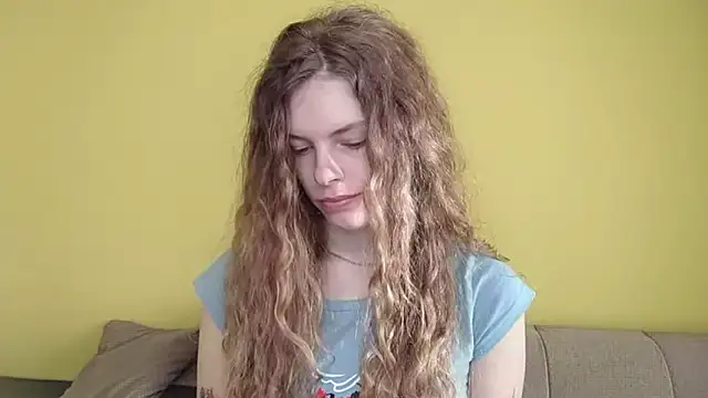 RayaNenlia online show from March 18, 5:10 am