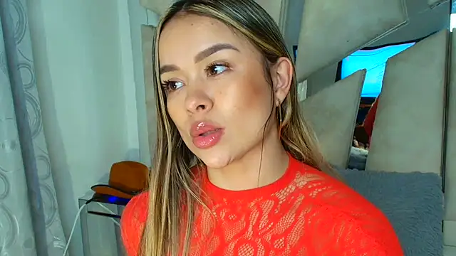Snapshot of Natalyefoster chatting on May 4, 8:05 pm Natalyefoster online show from May 4, 8:05 pm
