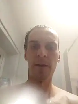 Snapshot of Mrleitenant chatting on December 15, 10:36 pm Mrleitenant online show from December 15, 10:36 pm