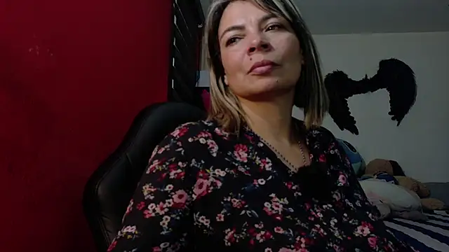 charlotedoll online show from May 12, 10:51 pm
