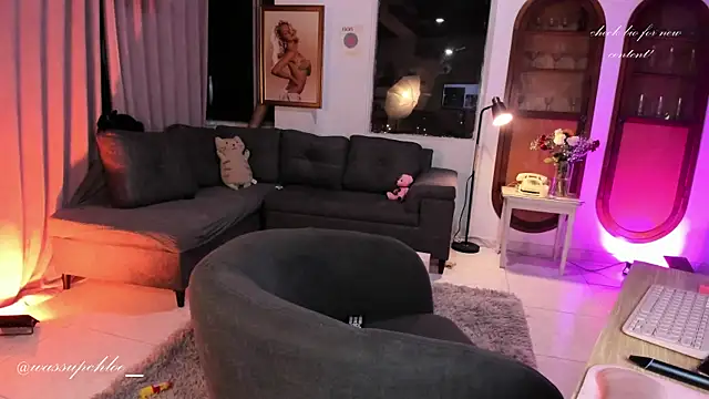 Snapshot of misschloe__ chatting on February 18, 1:54 am misschloe online show from February 18, 1:54 am