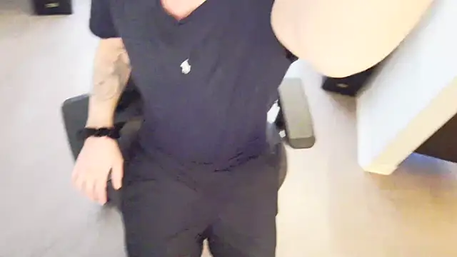 Snapshot of Hot_ToyBoy6974 chatting on December 14, 12:12 pm Hot ToyBoy6974 online show from December 14, 12:12 pm