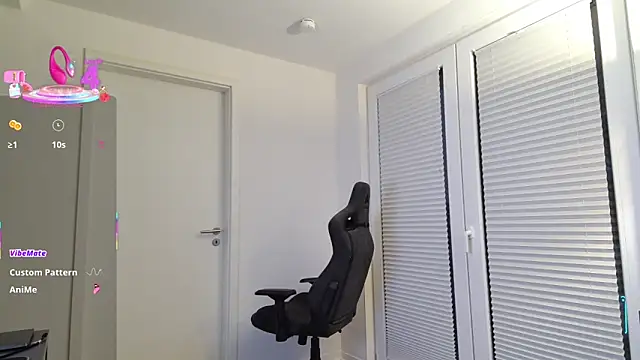 Snapshot of Hot_ToyBoy6974 chatting on March 24, 4:28 am Hot ToyBoy6974 online show from March 24, 4:28 am