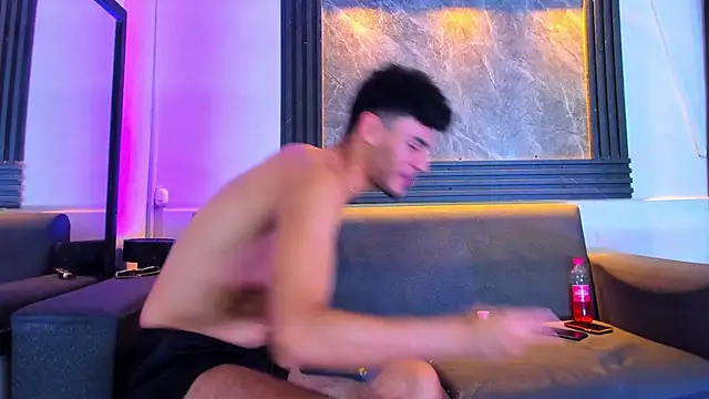 liam genner  online show from November 12, 8:30 pm