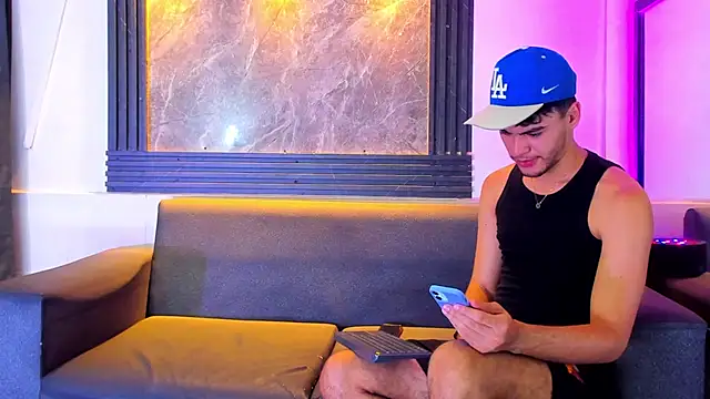 liam genner  online show from November 17, 8:14 pm