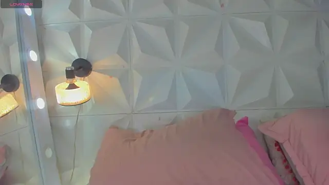 Snapshot of cute_latinaxxx chatting on July 5, 2:18 am cute latinaxxx online show from July 5, 2:18 am