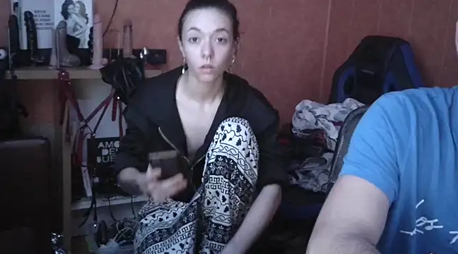 Snapshot of Lia_Y_PatrickX chatting on December 2, 10:01 pm Lia Y PatrickX online show from December 2, 10:01 pm