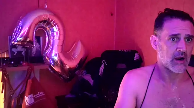 Snapshot of Lia_Y_PatrickX chatting on December 18, 3:04 am Lia Y PatrickX online show from December 18, 3:04 am
