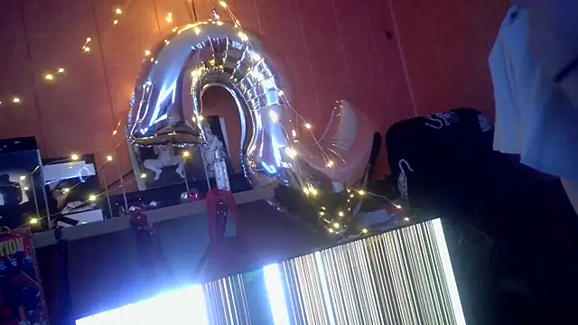Snapshot of Lia_Y_PatrickX chatting on December 22, 8:36 pm Lia Y PatrickX online show from December 22, 8:36 pm