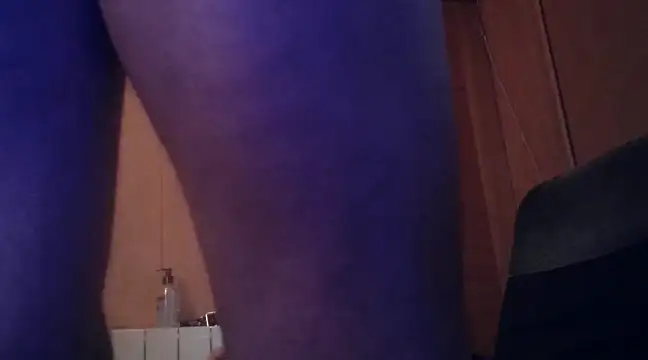 Snapshot of Lia_Y_PatrickX chatting on February 27, 12:21 am Lia Y PatrickX online show from February 27, 12:21 am
