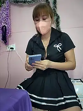 zizi public online show from February 12, 6:40 am